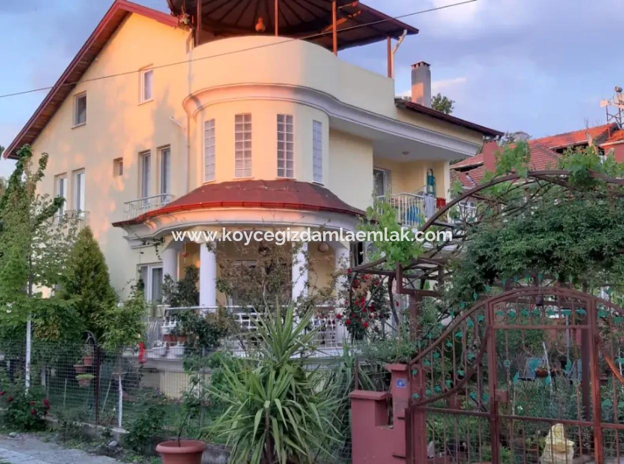 4+1 Satılık Triplex Tam Müstakil Villa
