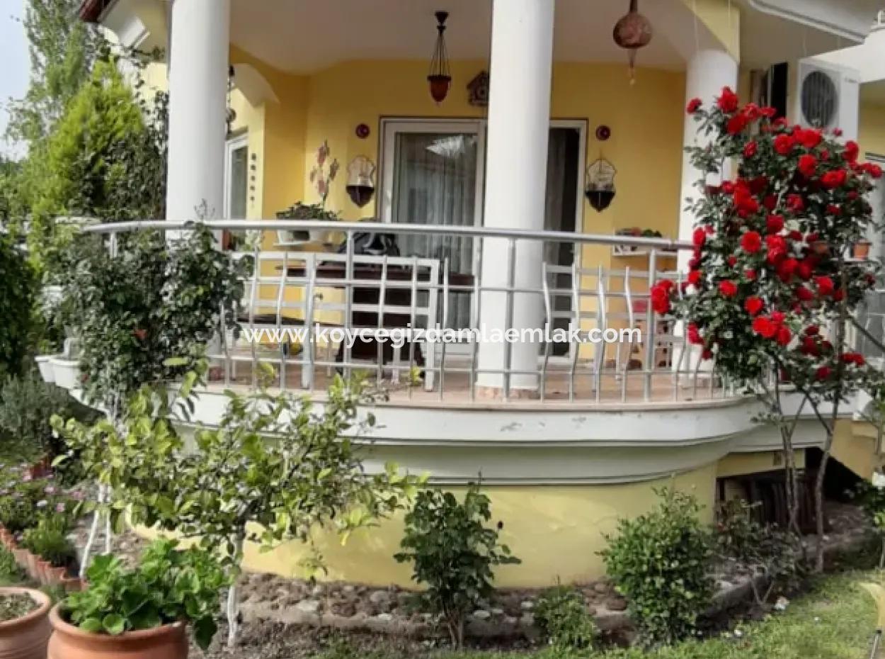 4+1 Satılık Triplex Tam Müstakil Villa