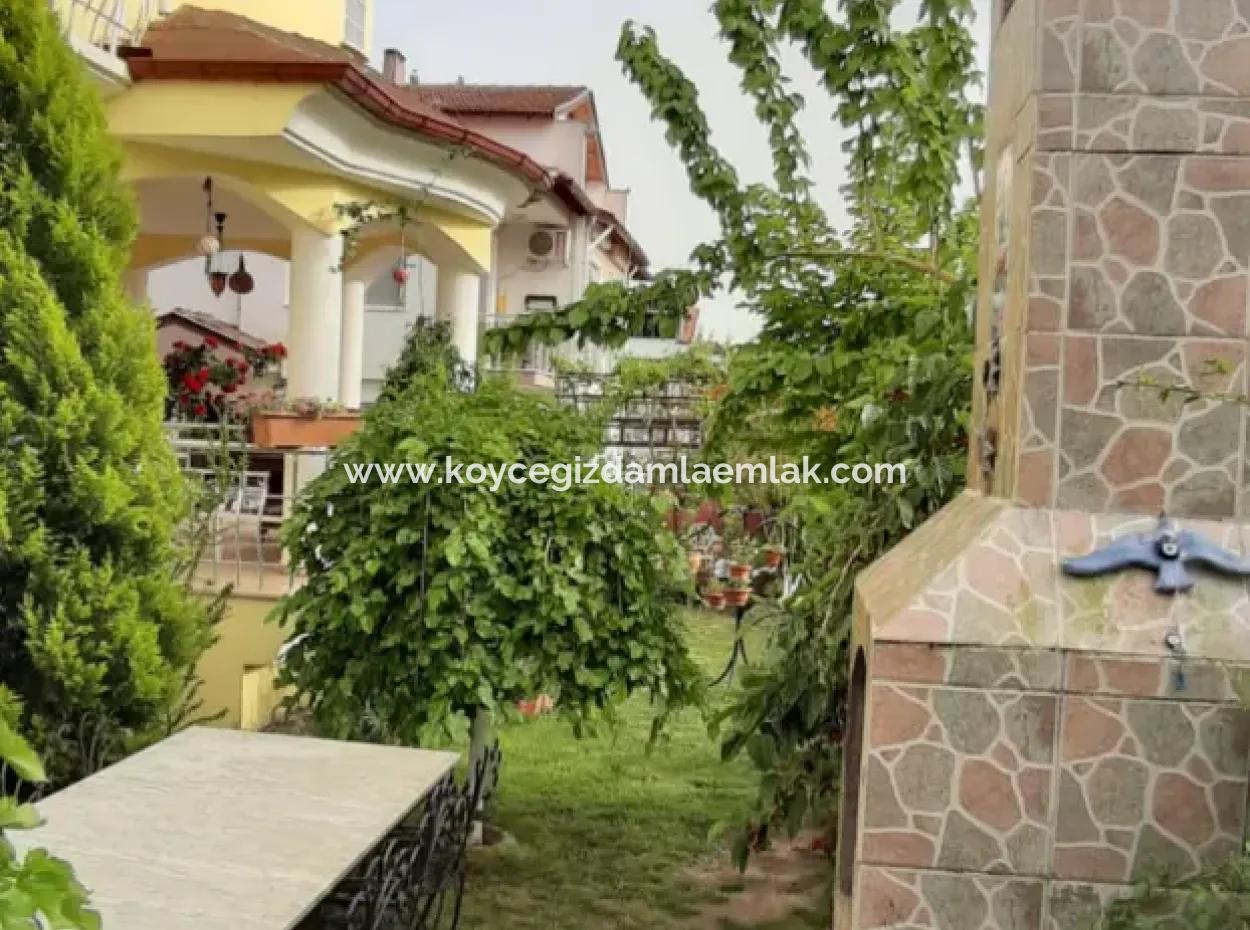 4+1 Satılık Triplex Tam Müstakil Villa